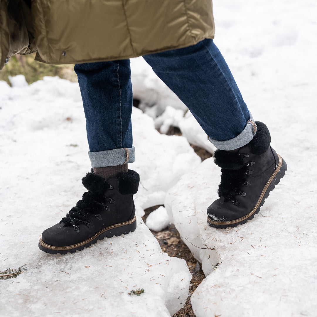 Boot Wearing Sneakers In Snow Jeans What Type Of Boots To Wear In