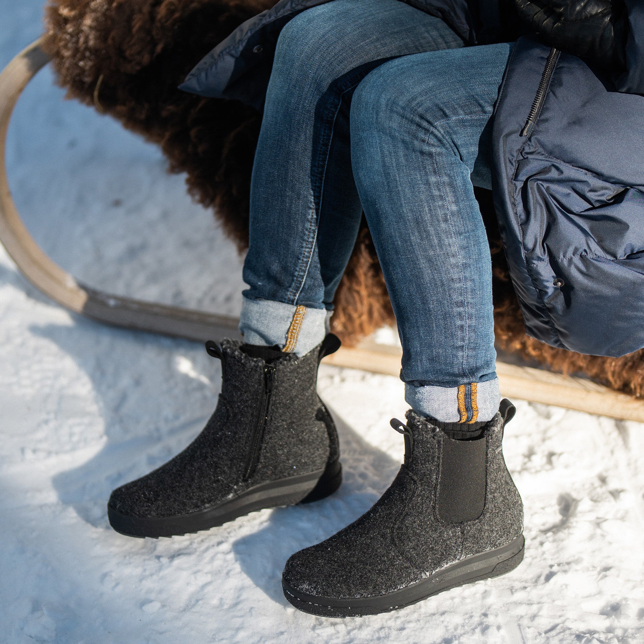 Women's insulated chelsea outlet boots